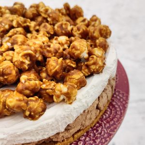 vegaani ja gluteeniton popcorn-caramel kakku